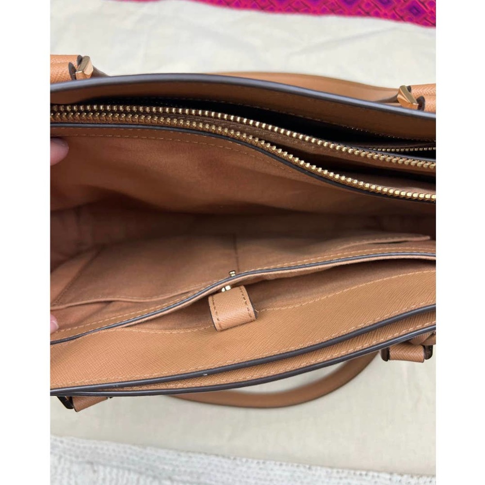 Tory Burch Robinson Saffiano Tan Leather Shoulder Tote Purse, Smoke, Pet Free. - Picture 10 of 11